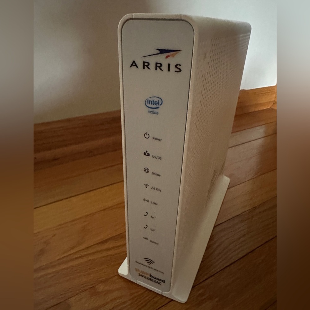 ARRIS White Networking Modem - Picture 2 of 4